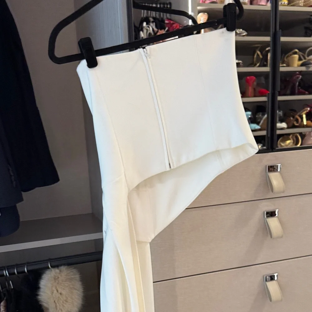 NADINE MERABI White Asymmetric Crop Top - Picture 6 of 9